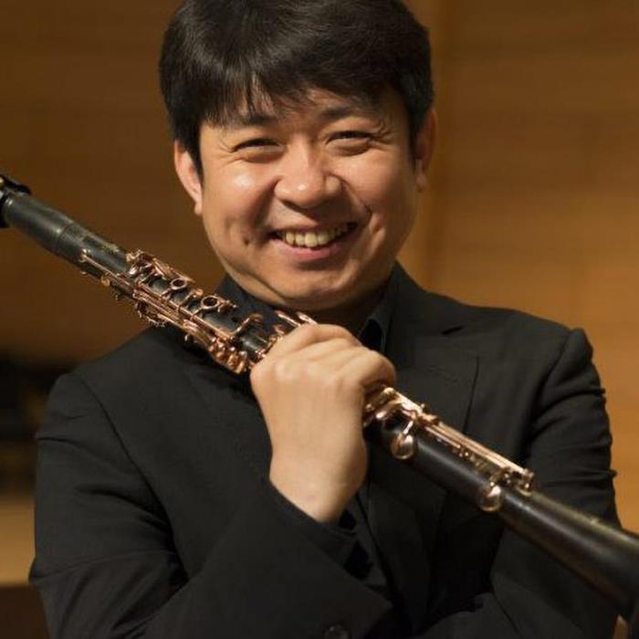 Yuan Yuan - Yuan Yuan Stellvertretender Solo-Klarinettist des China Philharmonic Orchestra und außerordentlicher Professor für Klarinette am “Central Conservatory of Music Beijing”.