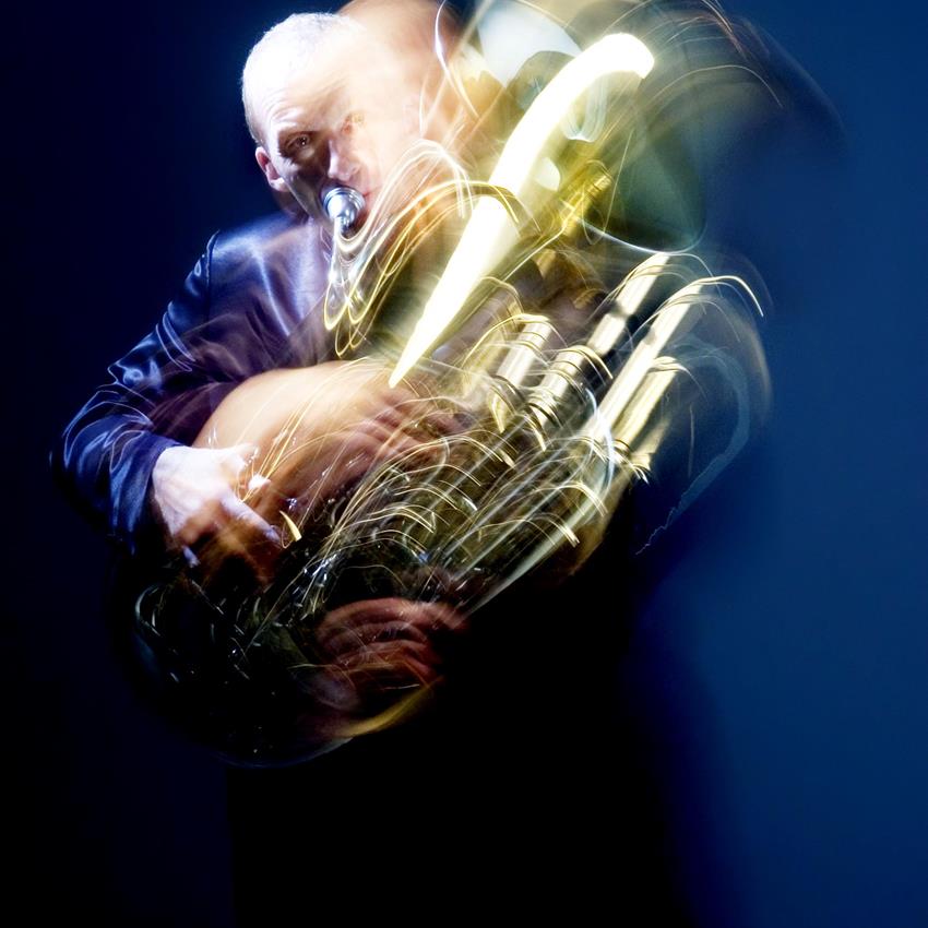 baadsvik_danzas_medium_1 - Oystein Baadsvik (Tuba), le quintette de cuivres Magnifica et  Stephan Schmitz (piano)